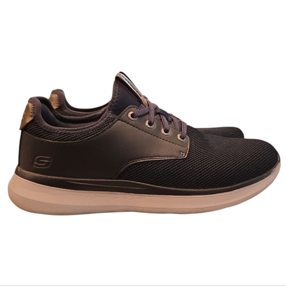 SKECHERS STREETWEAR MEMORY FOAM MEN'S SLIP-ON SNEAKER. SIZE 9.5 - Picture 3 of 11